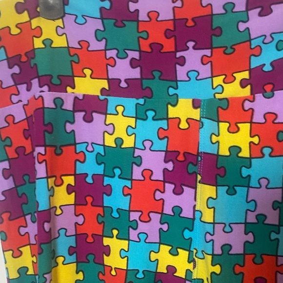 LulaRoe Tall and Curvy multi color puzzle piece leggings - Picture 2 of 4